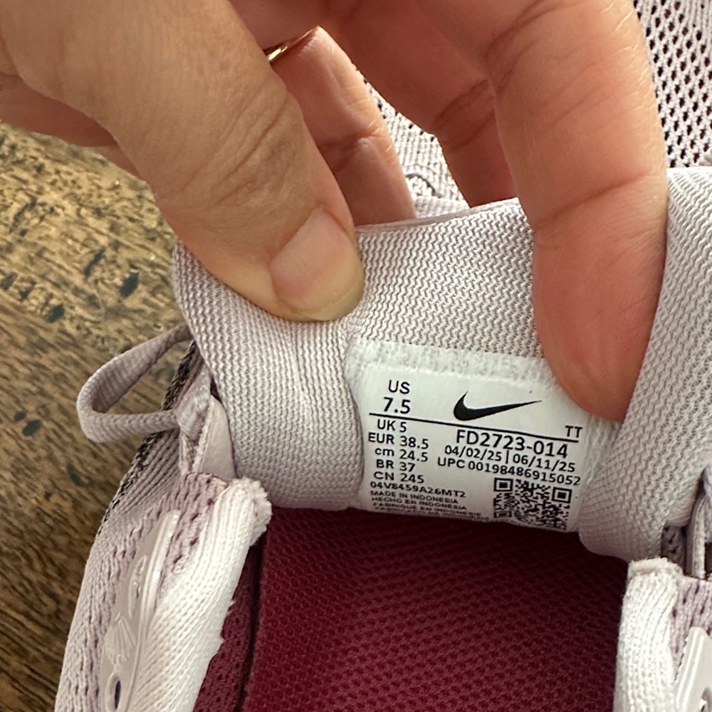 Like NEW Nike Pegasus Women's Athletic Shoes - Pink and Gray - Picture 7 of 8